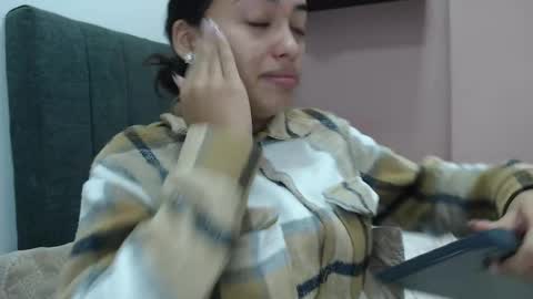 Snapshot of kate_stam chatting on 03/07/25, 01:40 Kari online show from 03/07/25, 01:40