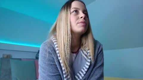 Snapshot of kateallyaa chatting on 12/21/25, 05:03 KateAllyaa online show from 12/21/25, 05:03