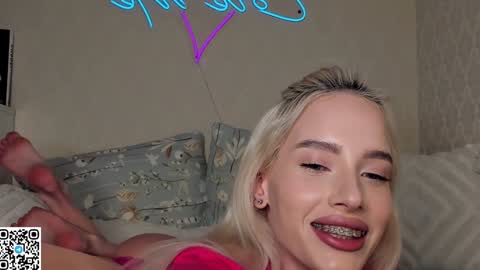 Snapshot of katebremar chatting on 12/14/24, 10:28 online show from 12/14/24, 10:28