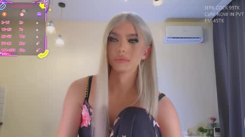 Snapshot of katebxtch chatting on 12/13/25, 07:42 Kate online show from 12/13/25, 07:42