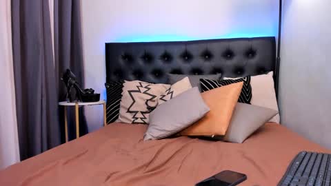 katetelmo  - Insta online show from 03/05/25, 08:00