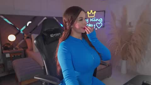  Kate Owens  online show from 11/19/25, 11:54