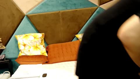 KateQueenston --  online show from 12/11/24, 06:25