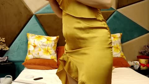 KateQueenston --  online show from 01/02/25, 05:46