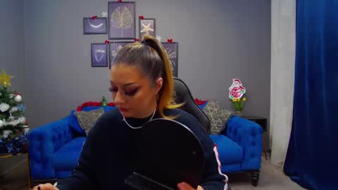 Snapshot of katewalker_ chatting on 12/17/24, 06:09 Kate online show from 12/17/24, 06:09