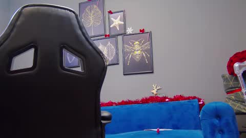 Snapshot of katewalker_ chatting on 12/21/24, 01:47 Kate online show from 12/21/24, 01:47