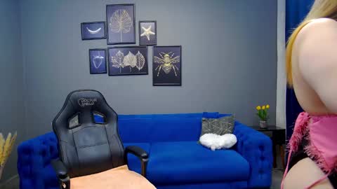 Snapshot of katewalker_ chatting on 01/24/25, 06:25 Kate online show from 01/24/25, 06:25