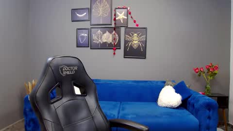 Snapshot of katewalker_ chatting on 02/17/25, 06:15 Kate online show from 02/17/25, 06:15