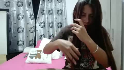 katherine_rodas2 online show from 12/14/24, 12:33