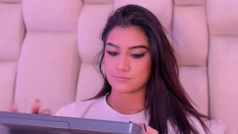 katherineruiz_ online show from 03/15/26, 12:33