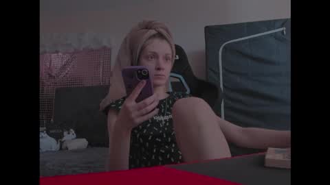 kathleen_frost online show from 11/20/25, 08:58