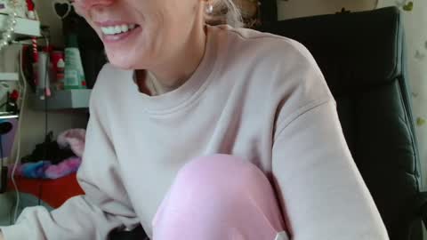 Snapshot of kathleenedwards chatting on 05/24/26, 07:57 Kathleen online show from 05/24/26, 07:57