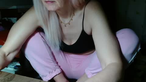 Snapshot of kathleenedwards chatting on 05/27/26, 10:51 Kathleen online show from 05/27/26, 10:51