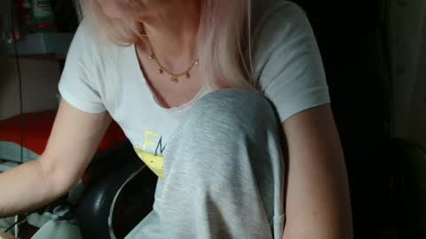 Snapshot of kathleenedwards chatting on 06/08/26, 01:22 Kathleen online show from 06/08/26, 01:22