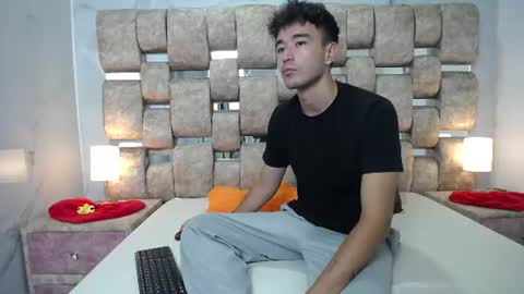 Snapshot of kathyaiden chatting on 07/07/26, 01:37 Kaht y Aiden online show from 07/07/26, 01:37