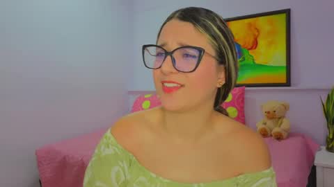 Snapshot of katia_foxx chatting on 05/05/26, 12:13 Khaterine online show from 05/05/26, 12:13