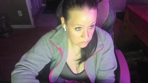 Katie online show from 12/08/24, 02:28