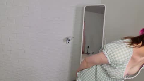 Snapshot of katie_ktk chatting on 09/27/25, 01:49 Katie online show from 09/27/25, 01:49