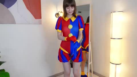 Snapshot of katie_ktk chatting on 10/30/25, 01:56 Katie online show from 10/30/25, 01:56