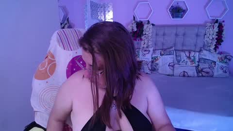 Snapshot of katiee_jones_ chatting on 01/13/25, 12:35 Katherine online show from 01/13/25, 12:35