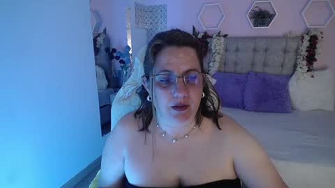 Snapshot of katiee_jones_ chatting on 02/01/25, 12:16 Katherine online show from 02/01/25, 12:16