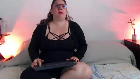 Snapshot of katiee_jones_ chatting on 10/21/25, 11:55 Katherine online show from 10/21/25, 11:55