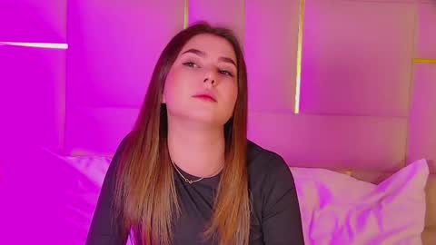 katiereeves online show from 11/17/25, 05:08