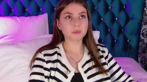 katiereeves online show from 11/18/25, 06:12