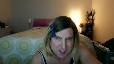 katieutopia online show from 11/11/25, 04:01