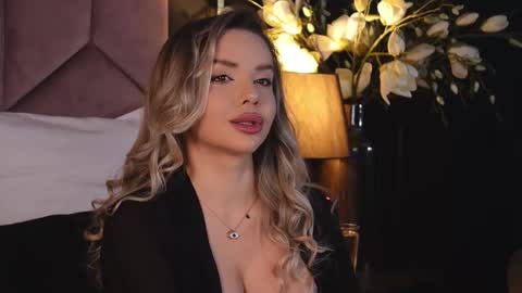 Snapshot of katjolie chatting on 02/19/25, 07:48 KatJolie online show from 02/19/25, 07:48