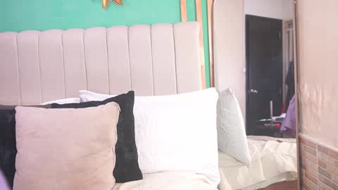 K A T L Y N  online show from 11/30/25, 06:12