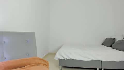 Follow me on instagram and twitter as correaktnees online show from 02/02/25, 09:40