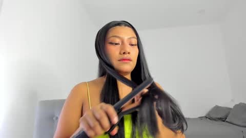 Follow me on instagram and twitter as correaktnees online show from 03/10/25, 07:53