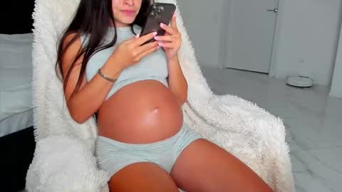 Snapshot of katrin_fit chatting on 10/19/25, 12:06 Katrin online show from 10/19/25, 12:06