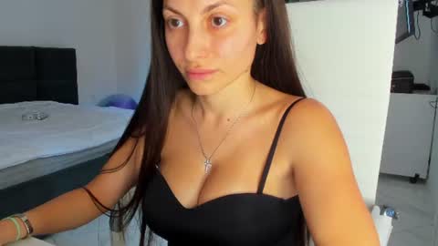 Snapshot of katrin_fit chatting on 08/08/26, 04:47 Katrin online show from 08/08/26, 04:47