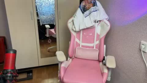 Snapshot of katrin_kristal chatting on 06/25/26, 04:11 naked in pvt show 100 tk online show from 06/25/26, 04:11