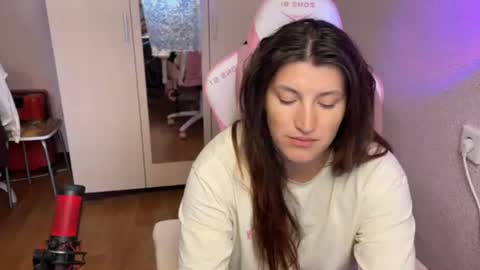 Snapshot of katrin_kristal chatting on 07/14/26, 02:34 naked in pvt show 100 tk online show from 07/14/26, 02:34