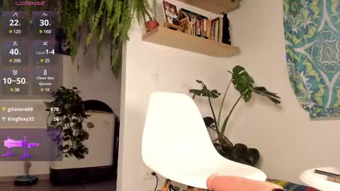 Snapshot of katrinaa_ricci chatting on 12/20/24, 11:00 Katrina Ricci online show from 12/20/24, 11:00