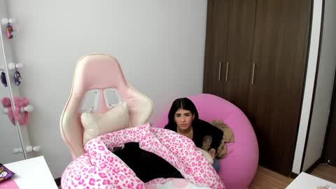 Snapshot of katrinrosex chatting on 12/04/24, 03:21 Katrin online show from 12/04/24, 03:21