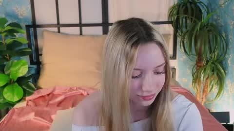 Snapshot of katt_yy chatting on 04/22/26, 05:10 katt_yy online show from 04/22/26, 05:10