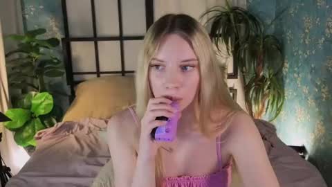 katt_yy online show from 07/14/26, 05:01