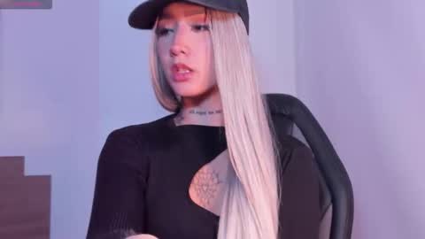 katta_martini_ online show from 11/20/25, 11:43