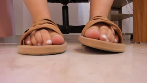 Snapshot of katty_feet_ chatting on 05/06/26, 07:41 Katty online show from 05/06/26, 07:41