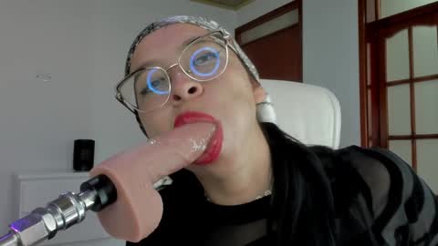 Snapshot of katty_mouth chatting on 01/14/25, 08:59 Katty online show from 01/14/25, 08:59