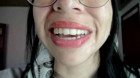 Snapshot of katty_mouth chatting on 01/22/25, 08:28 Katty online show from 01/22/25, 08:28