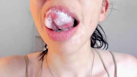 Snapshot of katty_mouth chatting on 10/09/25, 08:51 Katty online show from 10/09/25, 08:51