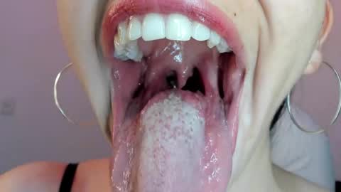 Snapshot of katty_mouth chatting on 06/04/26, 07:20 Katty online show from 06/04/26, 07:20