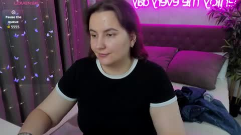 Kate online show from 09/17/25, 03:08