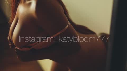 Snapshot of katybloom_ chatting on 02/20/25, 03:23    online show from 02/20/25, 03:23