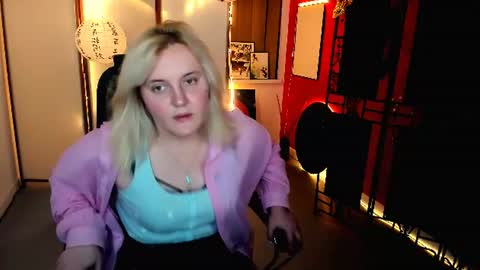 Snapshot of katybriggs chatting on 06/19/26, 06:07 Katy online show from 06/19/26, 06:07